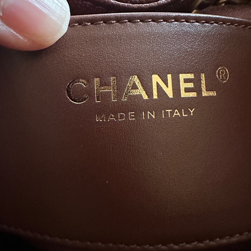 ❌SOLD❌Chanel 25 Small Handbag S25 Brown Grained Calfskin – Fresh from Boutique - Picture 15 of 16